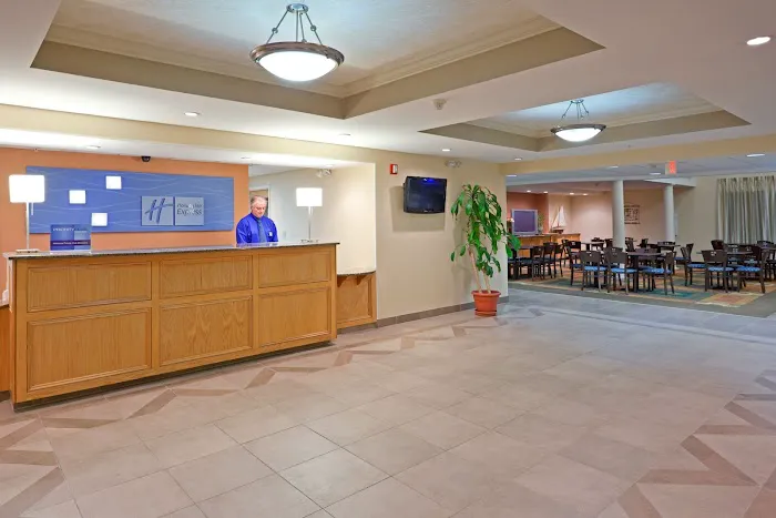 Holiday Inn Express & Suites Carneys Point - Pennsville by IHG 5