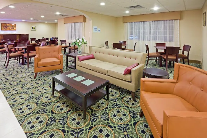Holiday Inn Express & Suites Absecon-Atlantic City Area by IHG 4