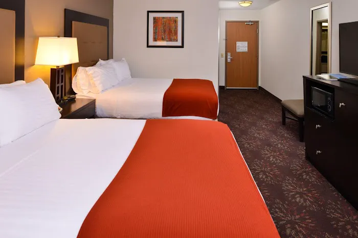 Holiday Inn Express & Suites Lancaster-Lititz by IHG 4