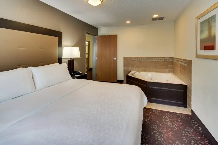 Holiday Inn Express & Suites Lancaster-Lititz by IHG 4