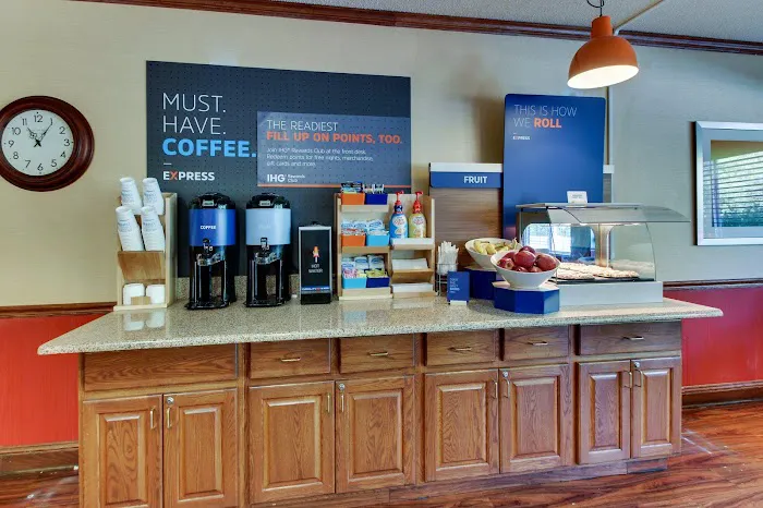 Holiday Inn Express & Suites Lancaster-Lititz by IHG 4