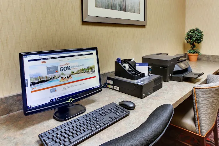 Holiday Inn Express & Suites Lancaster-Lititz by IHG 4