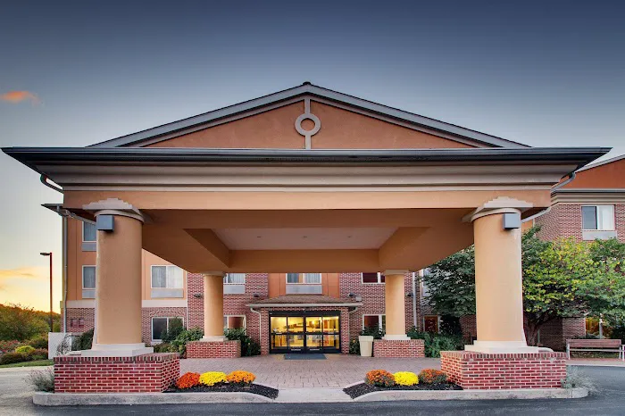 Holiday Inn Express & Suites Lancaster-Lititz by IHG 4