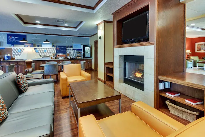 Holiday Inn Express & Suites Lancaster-Lititz by IHG 4