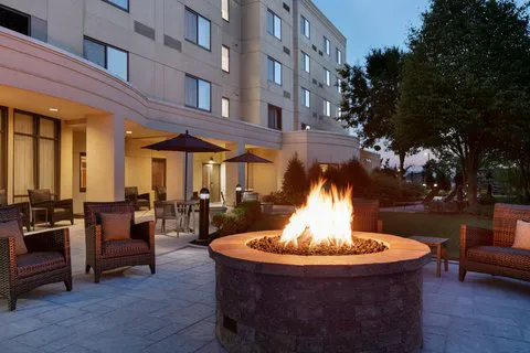 Courtyard Lancaster 4