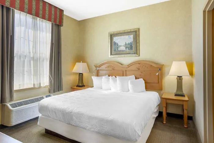 Best Western Plus Revere Inn & Suites 4