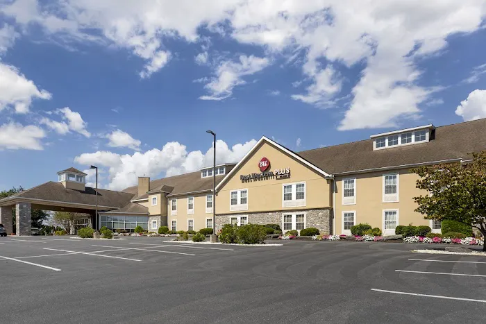 Best Western Plus Revere Inn & Suites 4