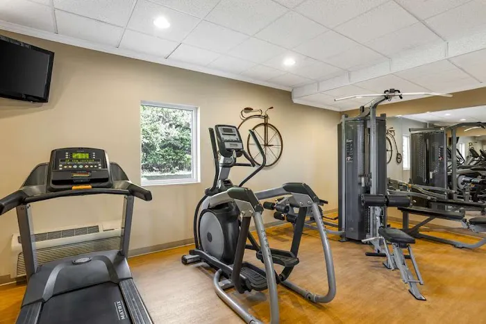 Best Western Plus Revere Inn & Suites 4