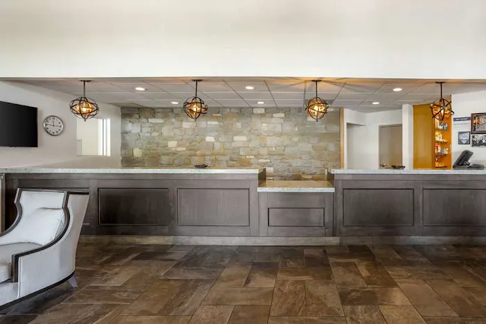 Best Western Plus Revere Inn & Suites 4