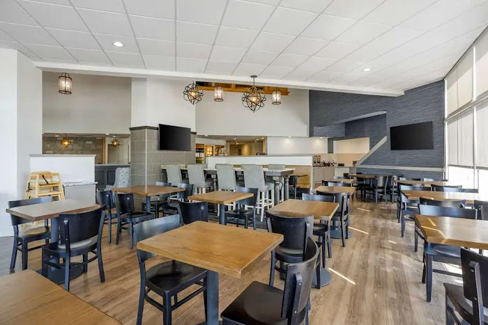 Best Western Plus Revere Inn & Suites 4