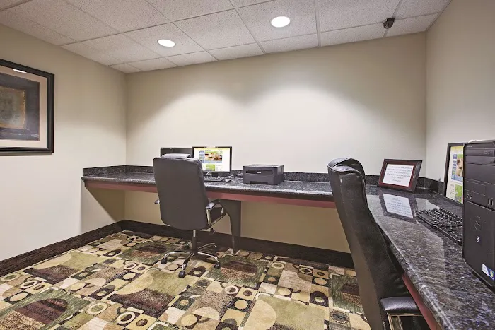 La Quinta Inn & Suites by Wyndham Lancaster 4