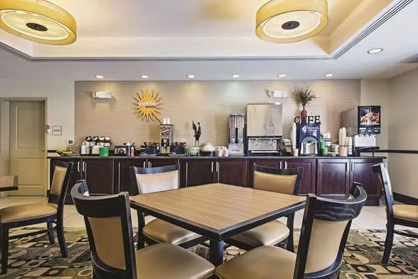 La Quinta Inn & Suites by Wyndham Lancaster 4