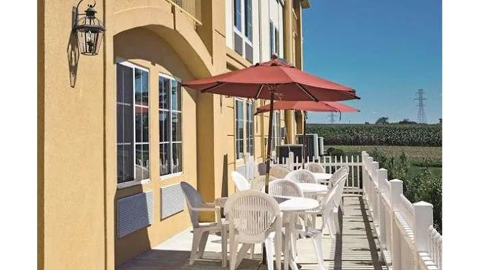 La Quinta Inn & Suites by Wyndham Lancaster 4