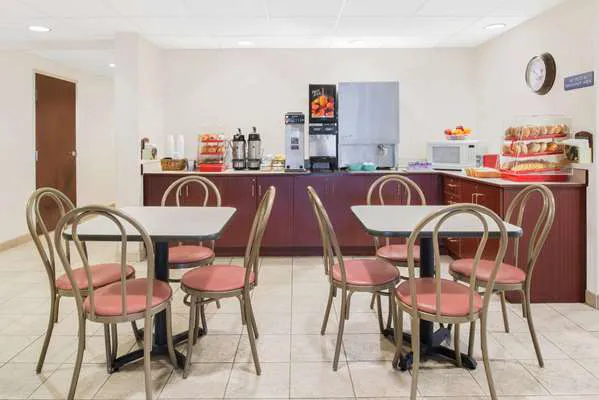 Microtel Inn & Suites by Wyndham Hamburg 4