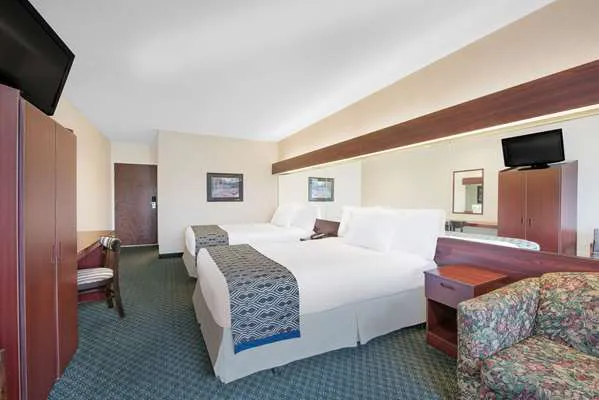 Microtel Inn & Suites by Wyndham Hamburg 4