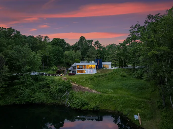 Wander Lakefront Retreat 5