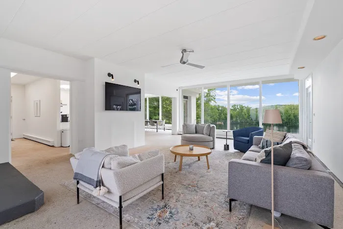 Wander Lakefront Retreat 5