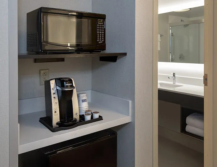 Holiday Inn Express & Suites 4