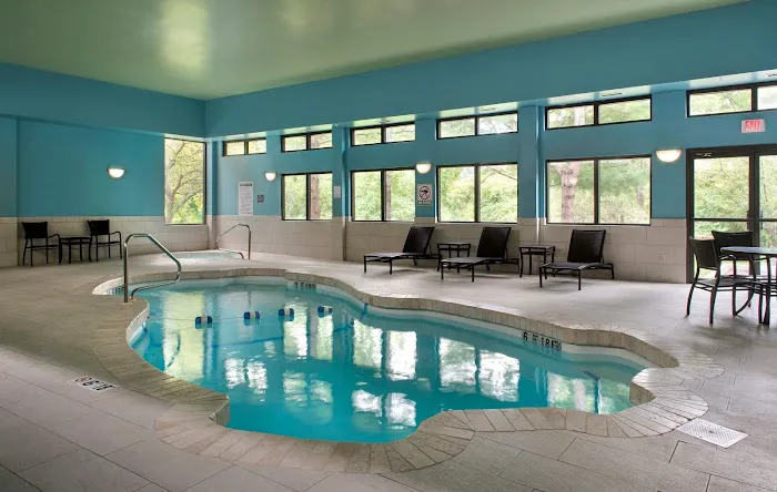 Holiday Inn Express & Suites 4
