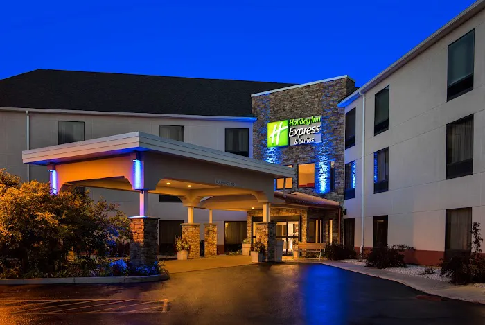 Holiday Inn Express & Suites 4
