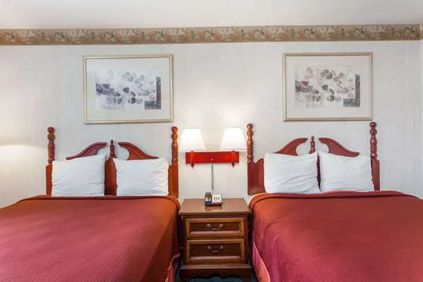 Travelodge by Wyndham Great Barrington Berkshires 4