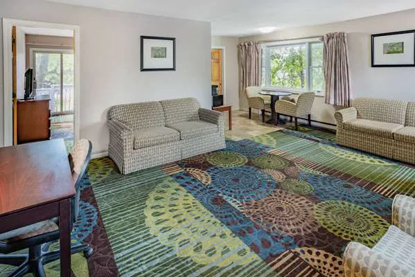 Travelodge by Wyndham Great Barrington Berkshires 4