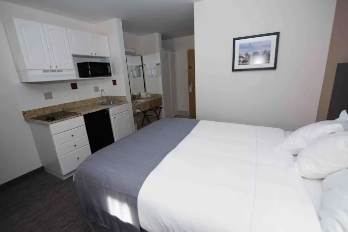 Best Western New Baltimore Inn 4