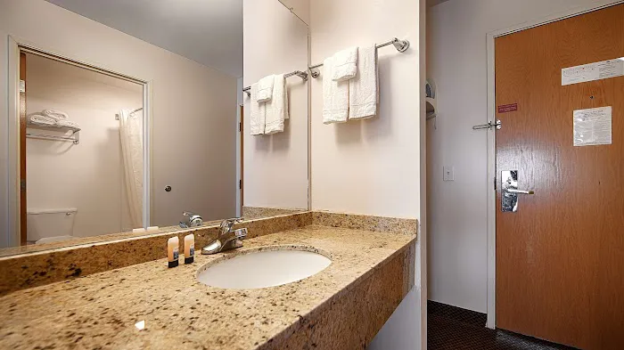 Best Western New Baltimore Inn 4