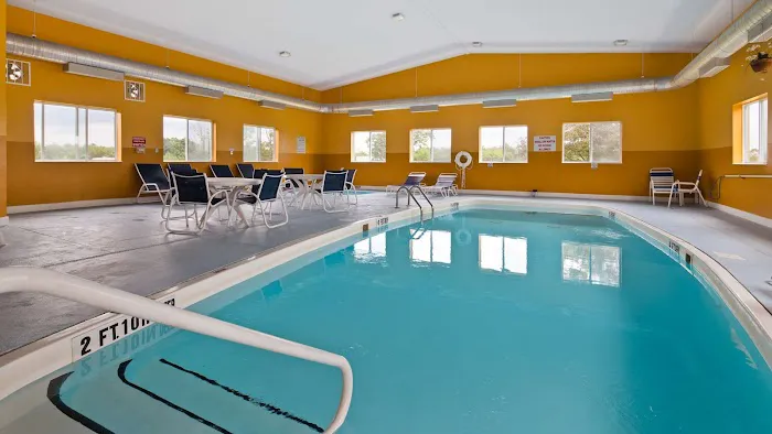 Best Western New Baltimore Inn 4