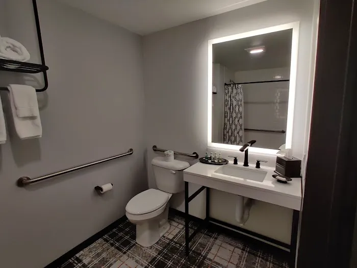The Craftsman Inn & Suites 4