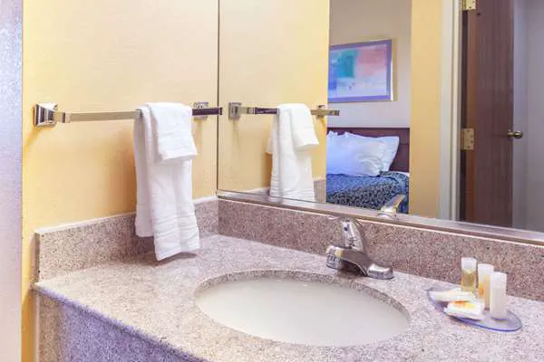 Days Inn by Wyndham Canastota/Verona 4