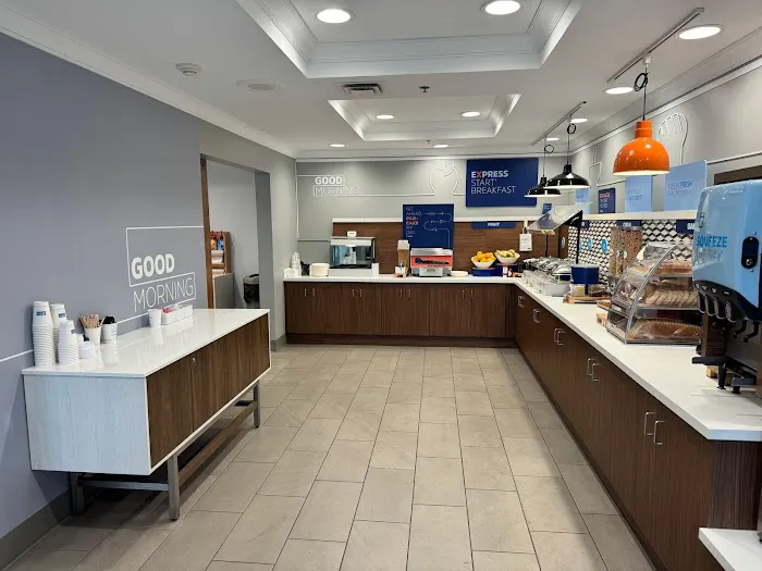 Holiday Inn Express & Suites Dewitt (Syracuse) by IHG 4