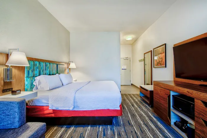 Hampton Inn Cortland 4