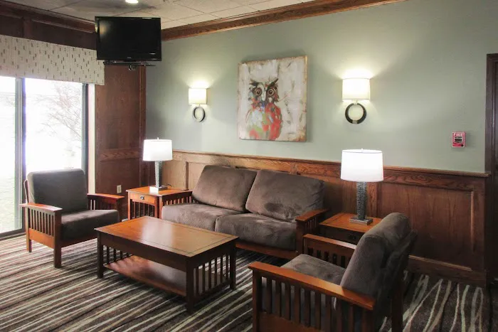 Clarion Inn & Suites - University Area 4