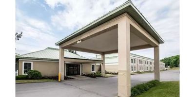 Clarion Inn & Suites - University Area