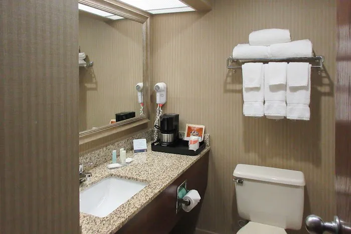 Clarion Inn & Suites - University Area 4