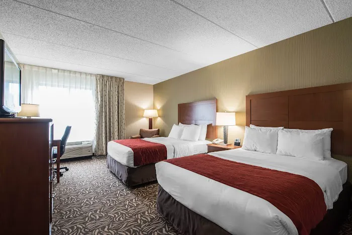 Clarion Inn & Suites - University Area 4