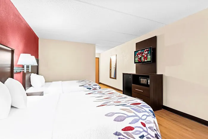 Red Roof Inn Cortland 4