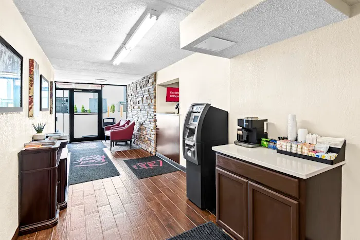 Red Roof Inn Cortland 4