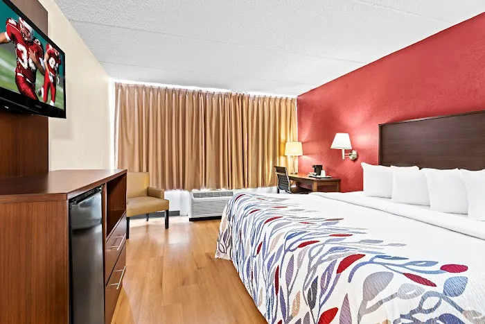 Red Roof Inn Cortland 4