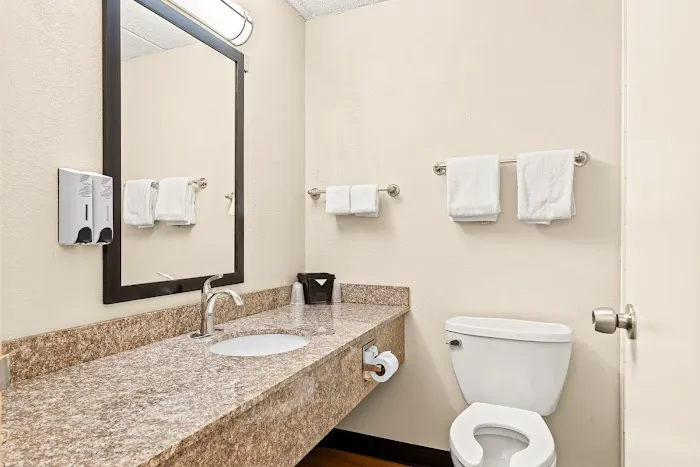Red Roof Inn Cortland 4