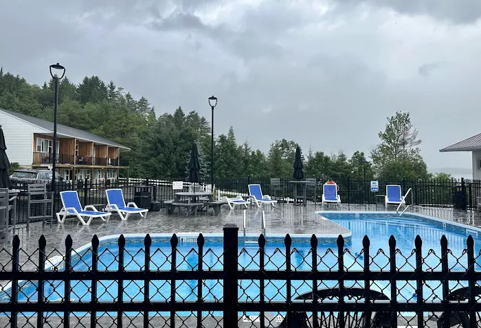 Lake 'n Pines Motel 4