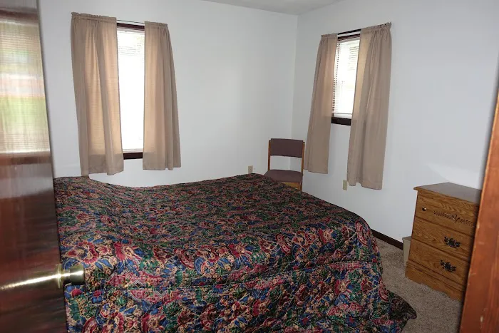 Lake 'n Pines Motel 4