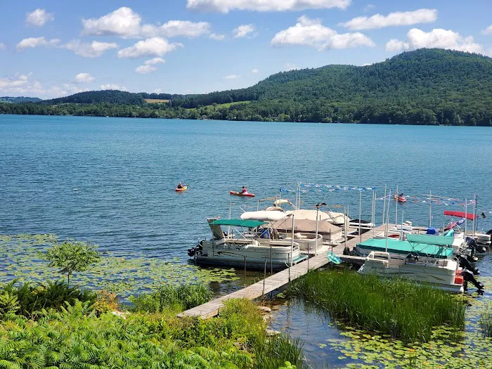 Lake 'n Pines Motel 4