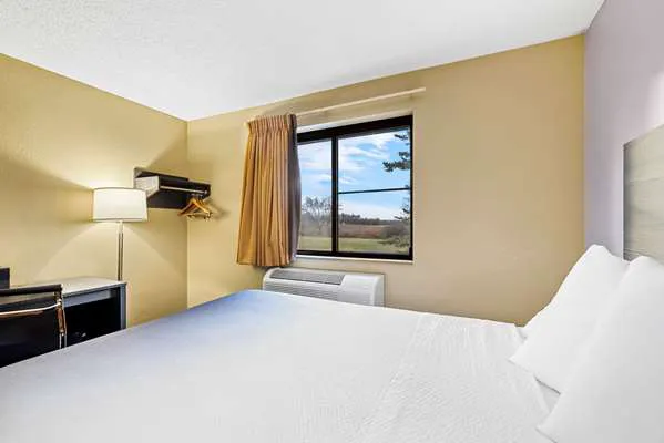 Super 8 by Wyndham Amsterdam 4