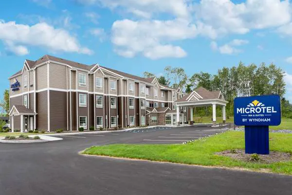 Microtel Inn & Suites by Wyndham Amsterdam 4