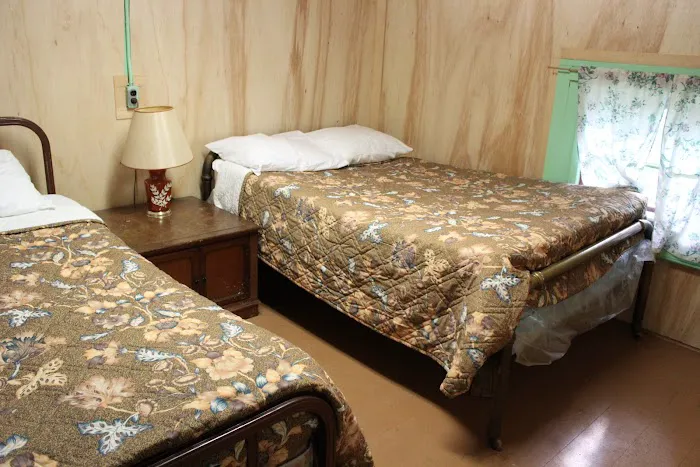 Pecks Lake Resort 4