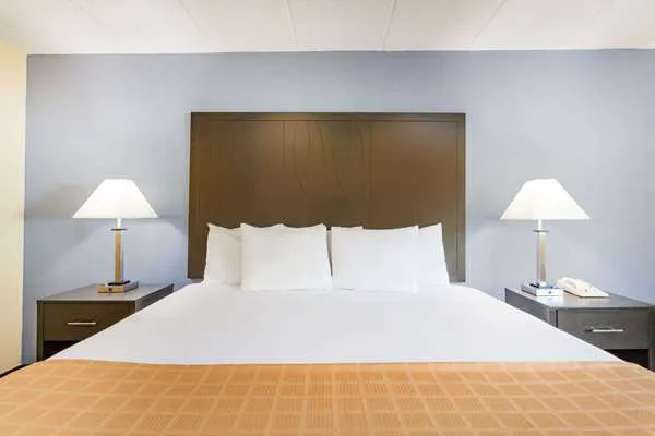 Days Inn by Wyndham Wilkes Barre 4