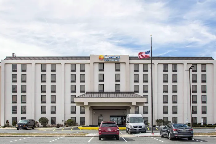 Comfort Inn & Suites 4