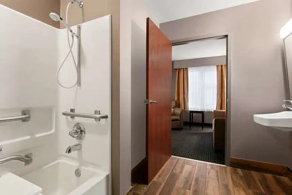Hawthorn Suites by Wyndham Lancaster 4